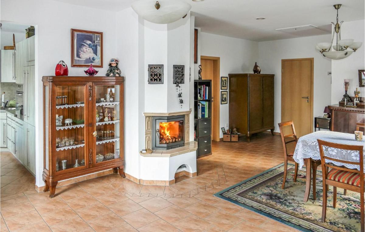 2 Bedroom Stunning Home In Brünlos - Housity