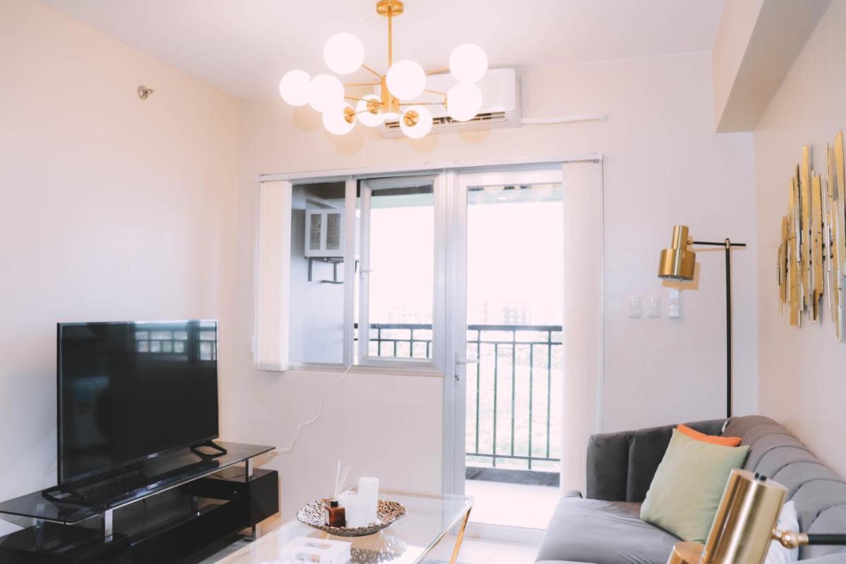 2 BedRoom Avida Storey 1 with Balcony - Housity