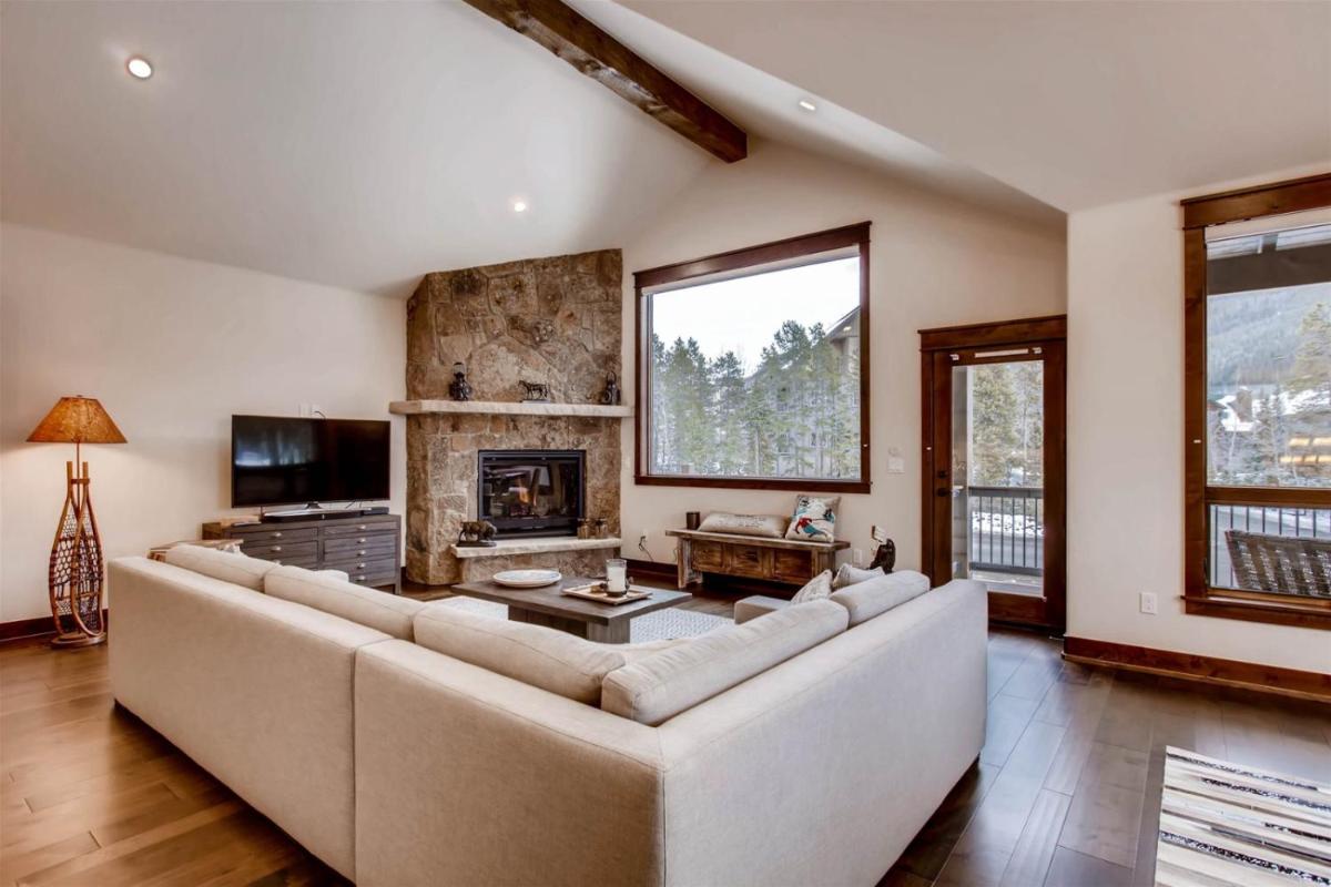 Spacious 3 Bedroom Townhome In River Run Village Within Walking Distance To Gondola And Restaurants - Housity
