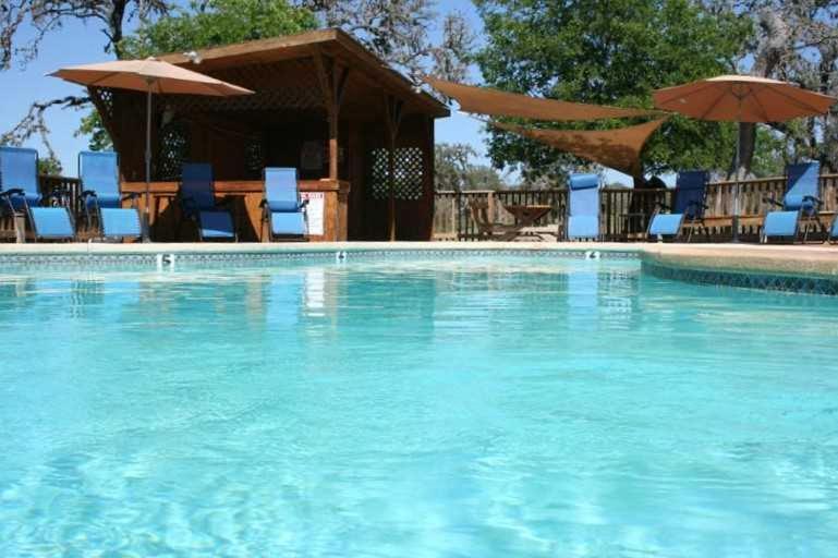 West 1077 Guest Ranch - Red Bud Room 11 - Housity