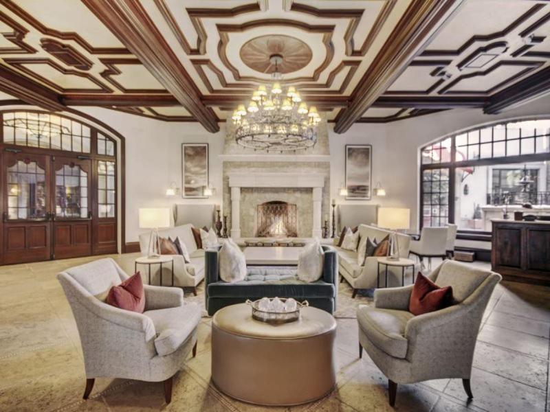 Luxury Ski-In, Ski-Out 1 Bedroom Residence In Lionshead Village At Vail Square - Housity