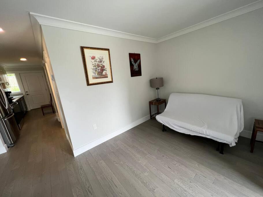 Brand New Constructed 1-bedroom townhouse - Housity