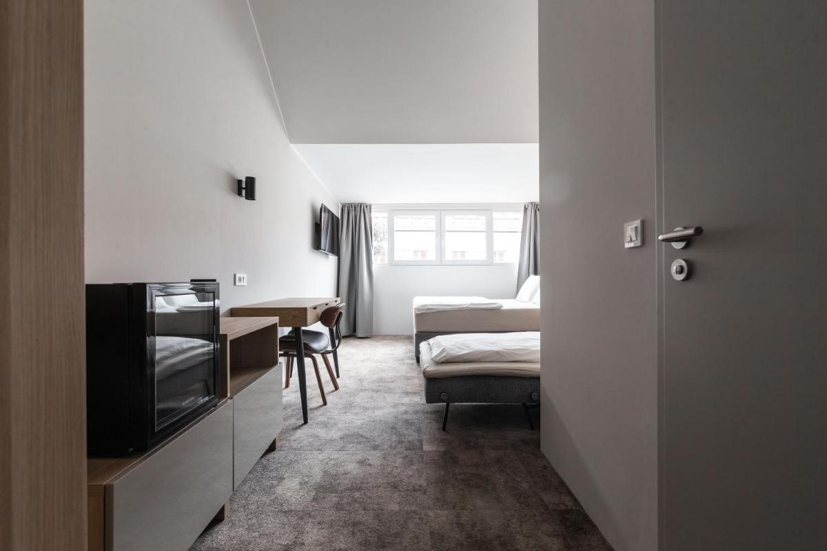 ROOMERS - Hizvo
