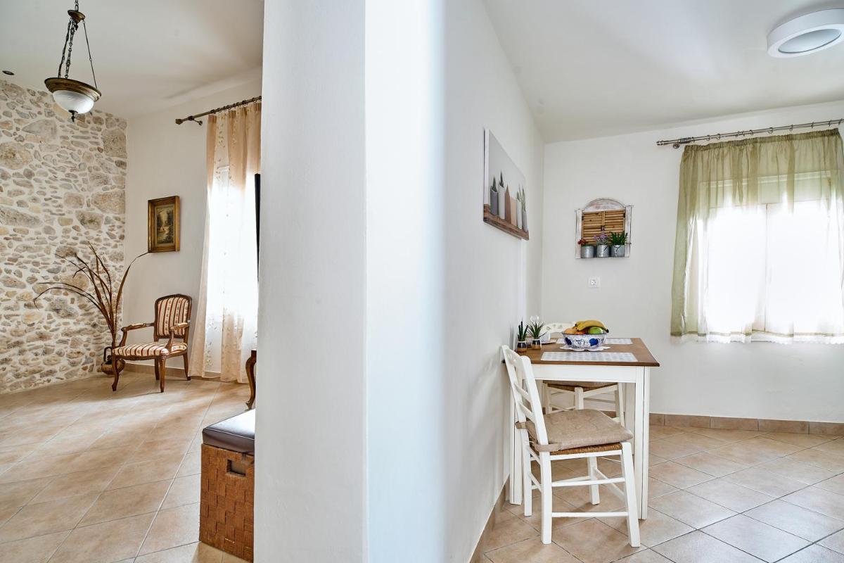 Suitetrails - Ekavi Apartment