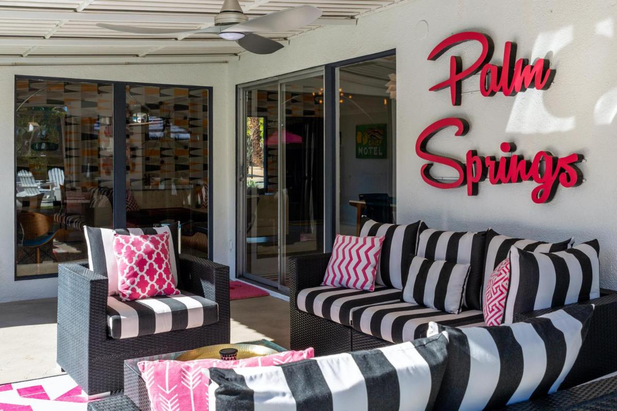 Pink Door Guest House - Housity