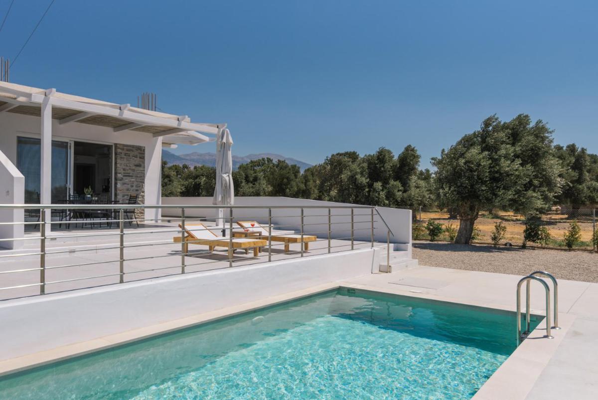 ANASTASIA'S Luxury Homes - Housity