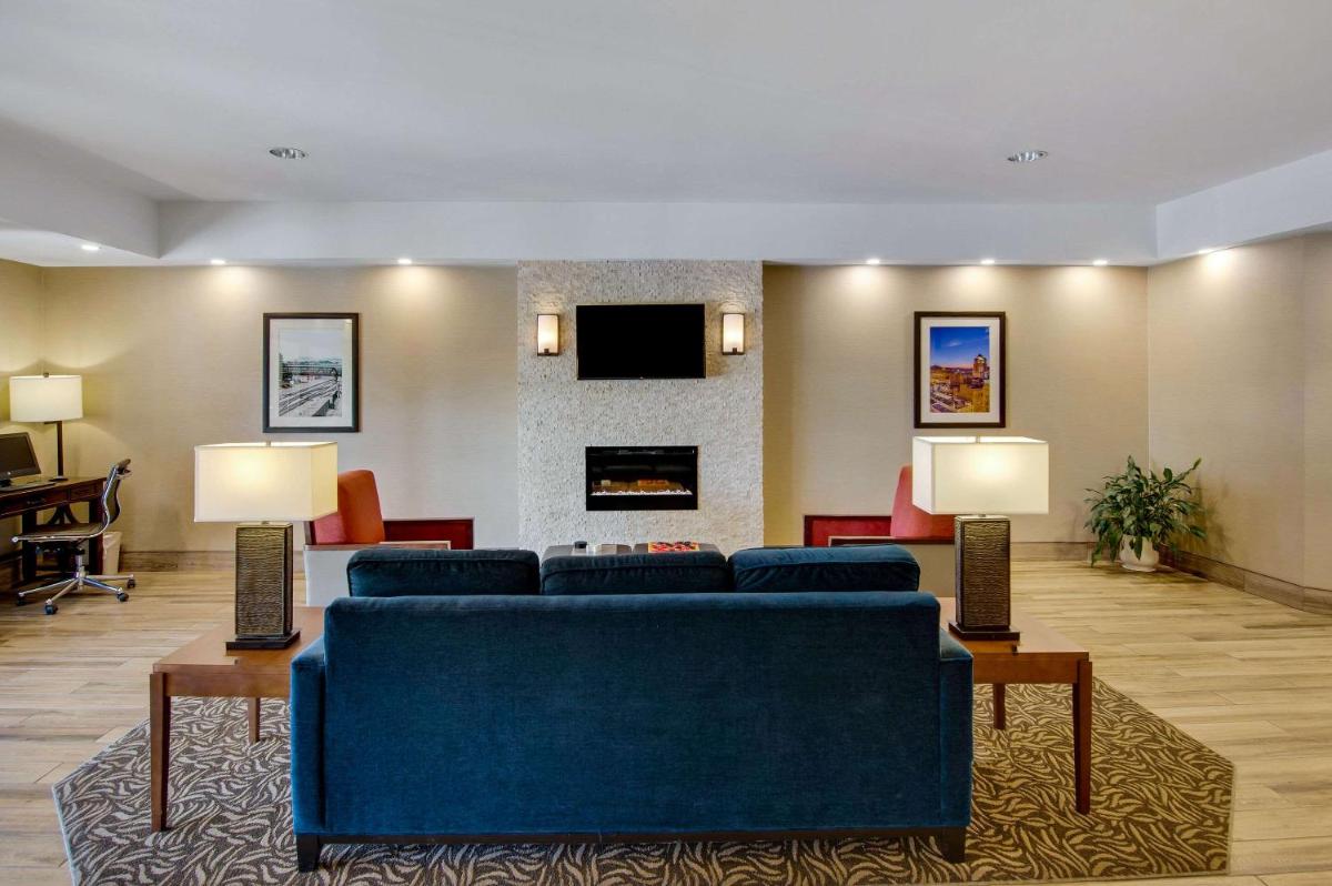 Comfort Inn Airport - Housity