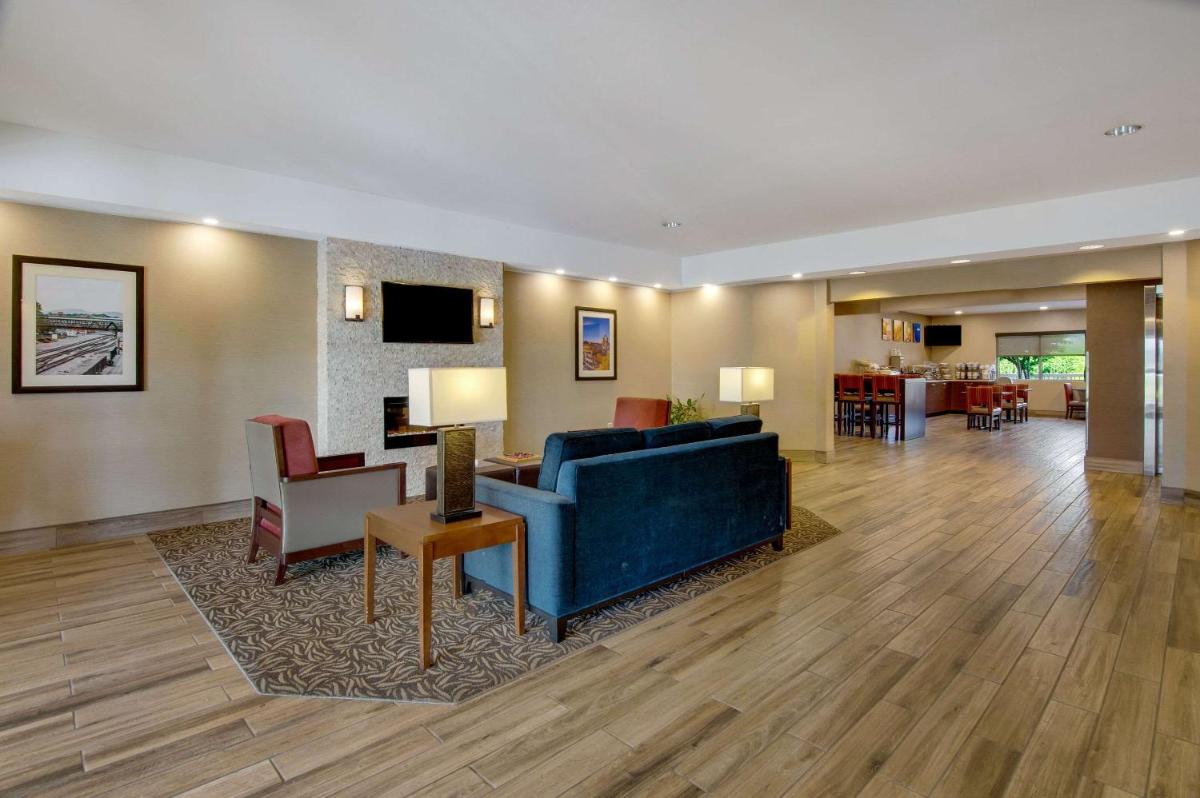 Comfort Inn Airport - Housity