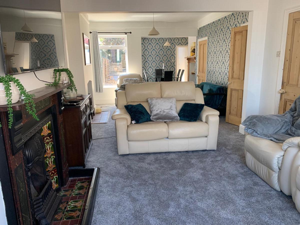 Inviting 3-Bed House in Lowestoft near the beach - Housity