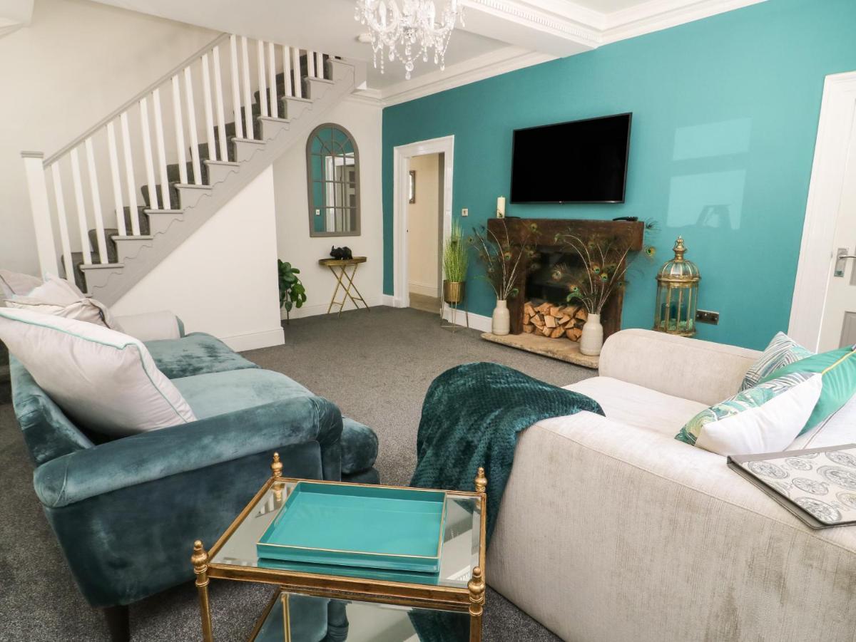 Bluebell Farm - Housity