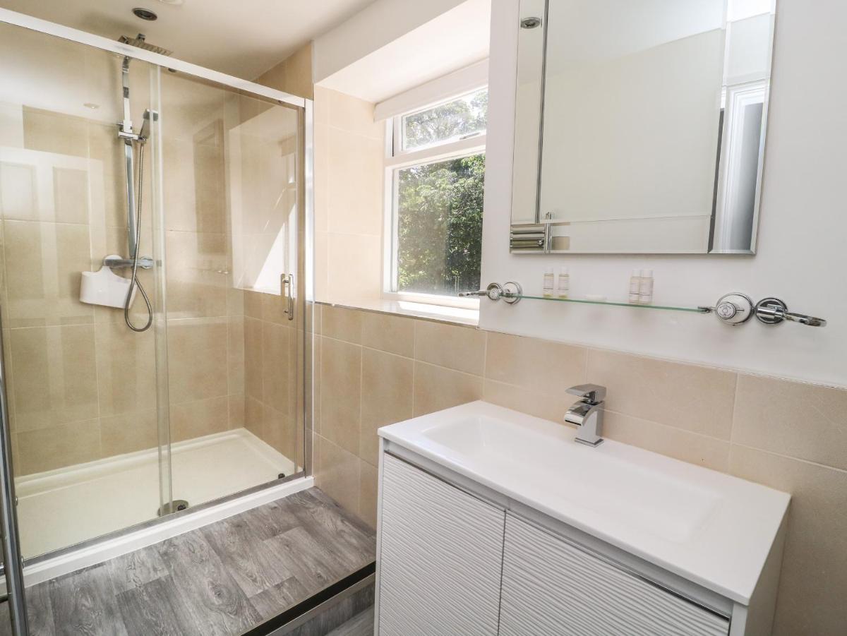 Bluebell Farm - Housity