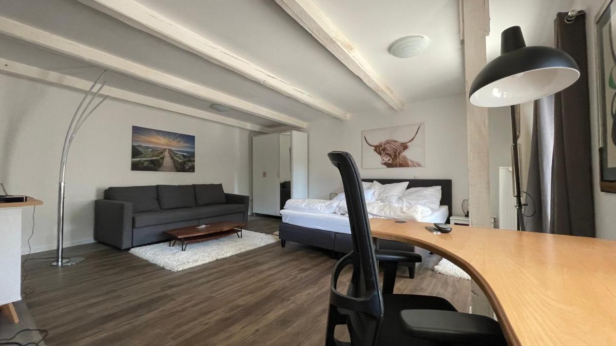 OASE im grünen Hinterhof, EG, Ruhe, Terrasse, Carport, free PayTV, Kaffee&Tee, Fahrräder - Housity