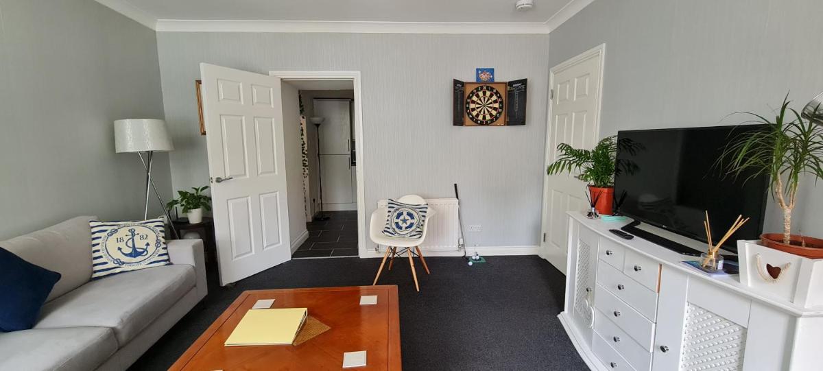 The Heathers - near beach & free golf bag & clubs. - Housity