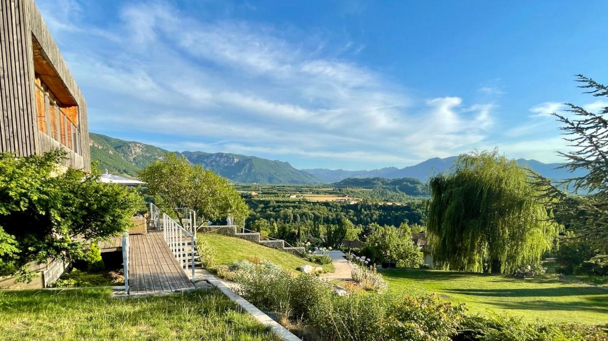 Suites & Balnéo chez l'habitant - Vue panoramique sur le Vercors - Housity