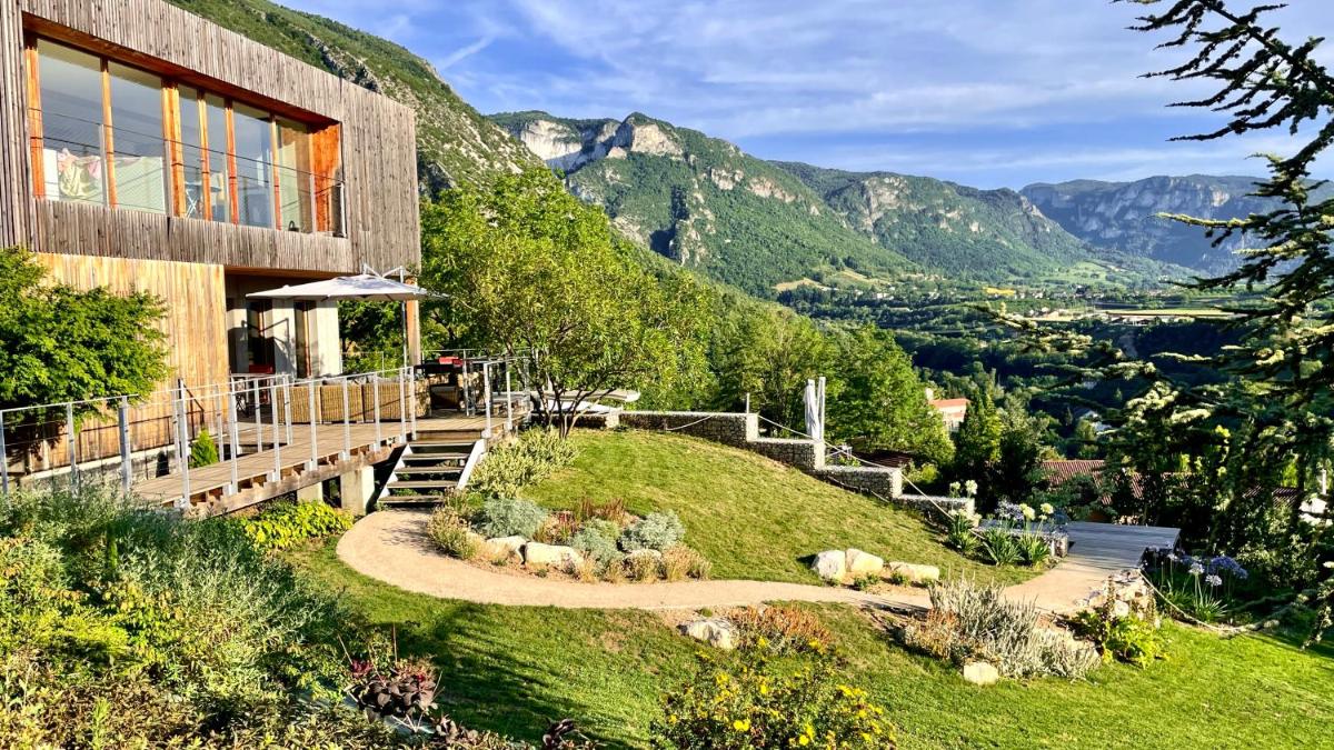 Suites & Balnéo chez l'habitant - Vue panoramique sur le Vercors - Housity