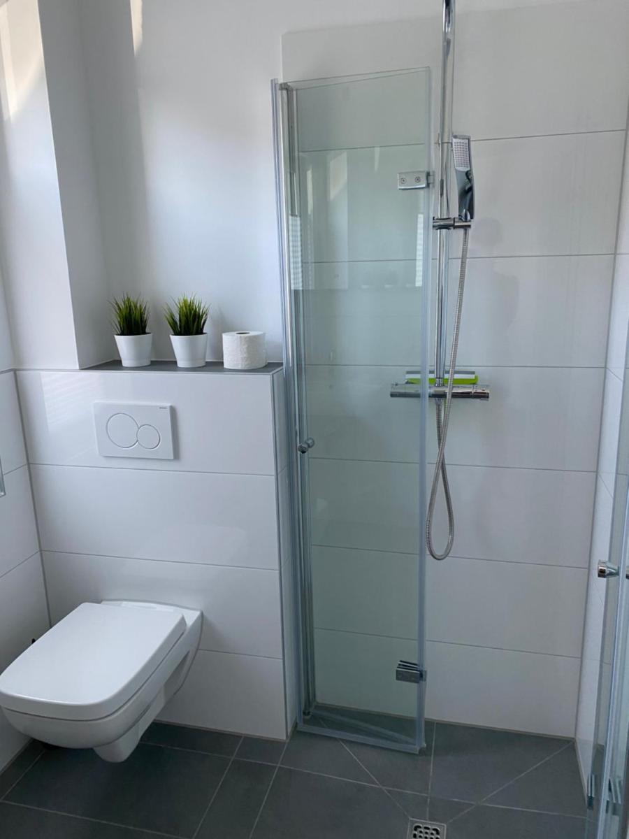Messezimmer nahe der Düsseldorfer Messe mit eigenem Eingang und gratis Minibar - Housity