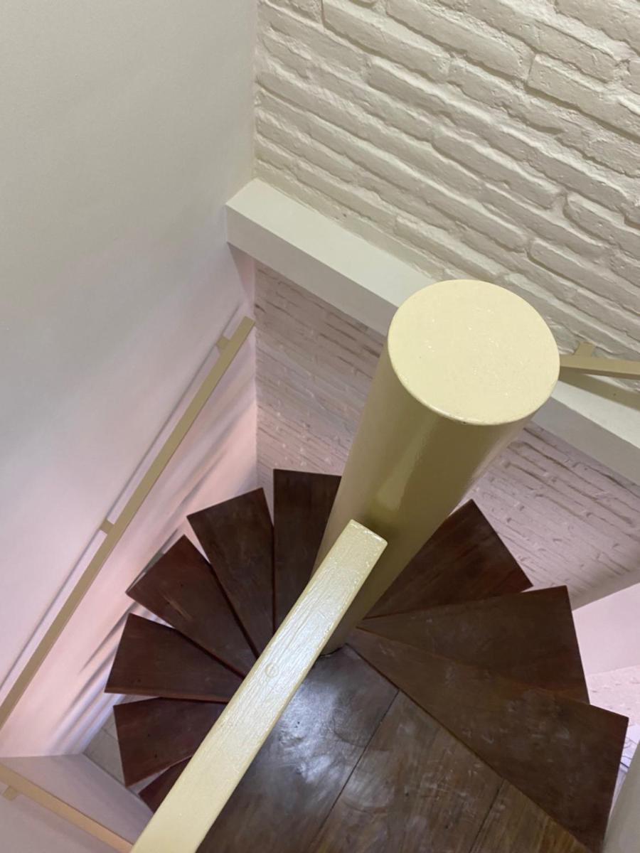 DUPLEX A PASOS DE PLAZA URQUIZA - Housity