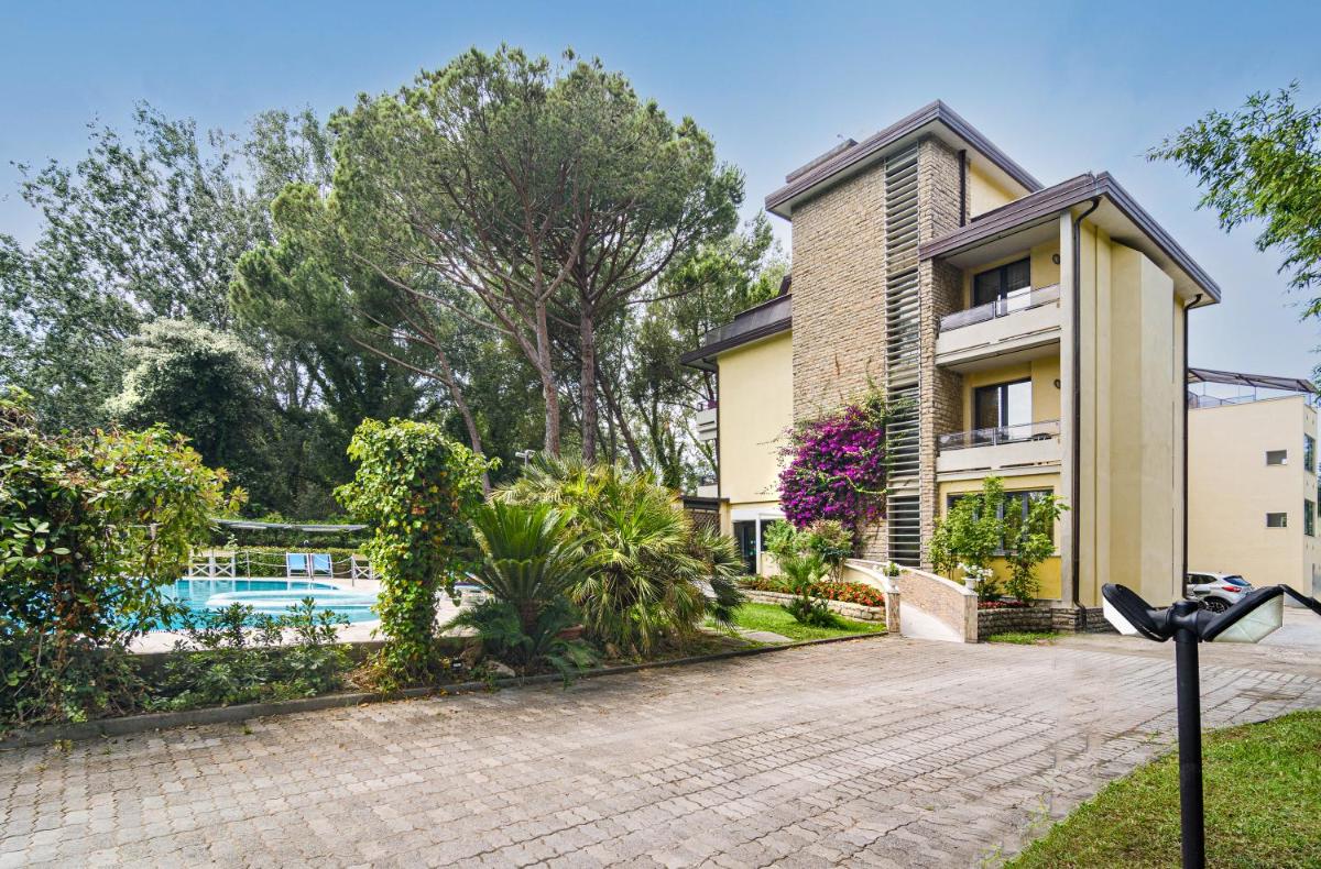 Hotel Nedy - Housity