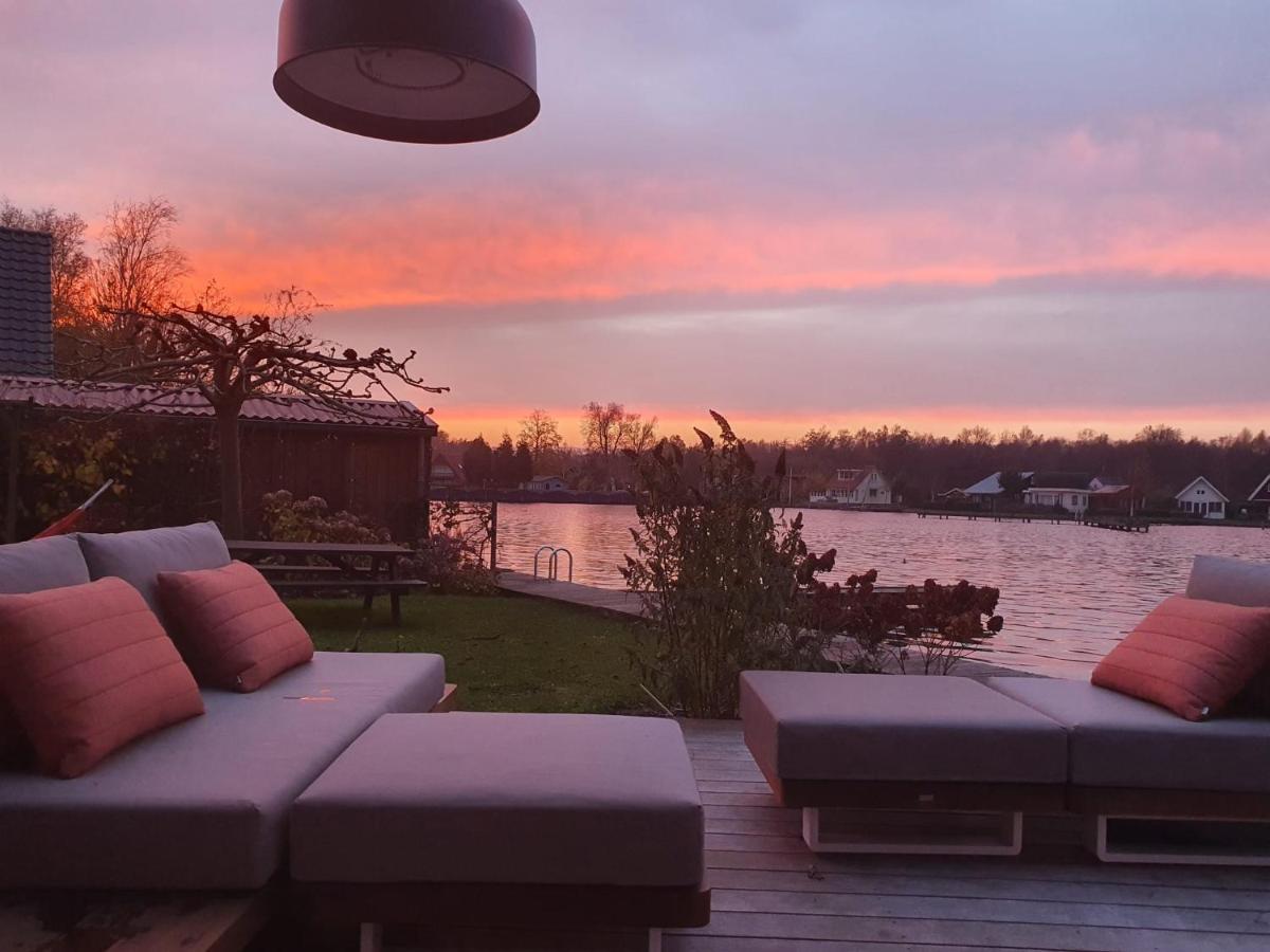 Idyllic Lakehouse - dog is welcome fenced garden - Housity