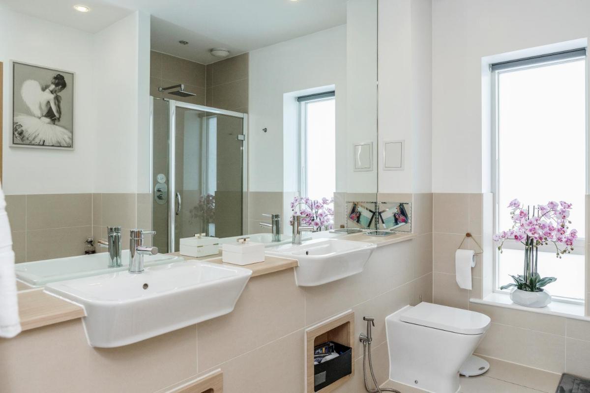 Suitetrails - SILVERINGS a Beautifully designed Luxurious Townhouse