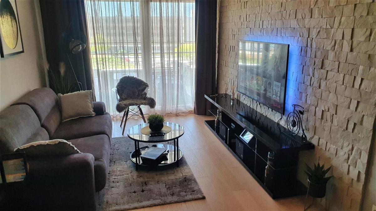 Luxury Apartment 4Seasons with Garage - Hizvo