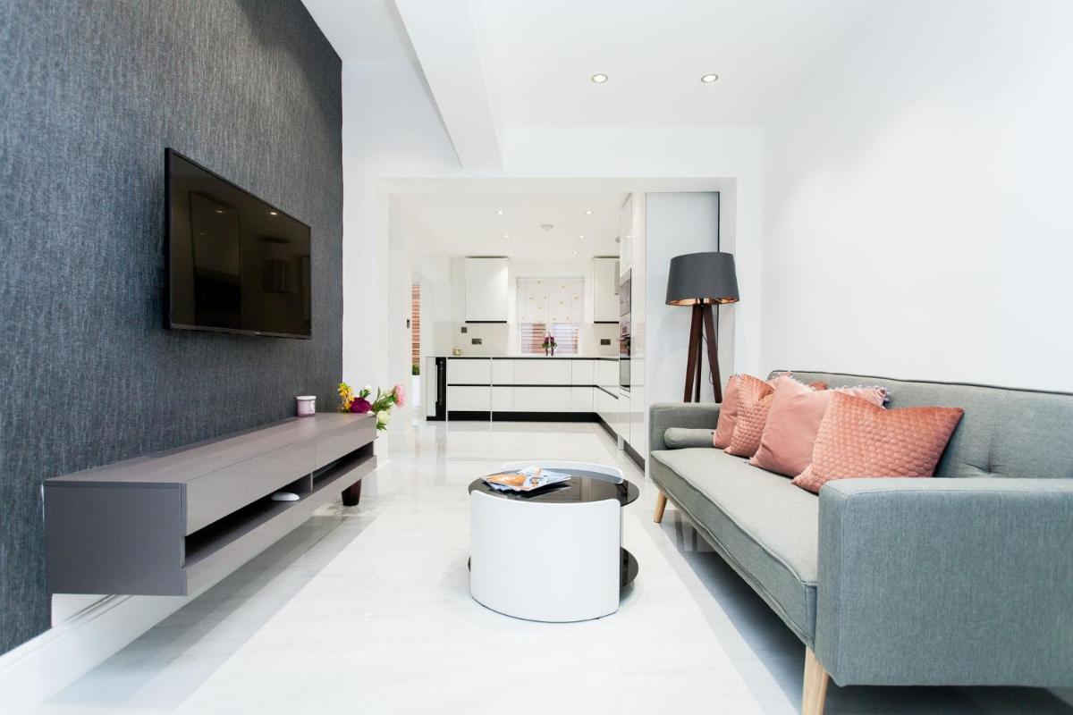 Luxury Escapes @ London Victoria - Housity