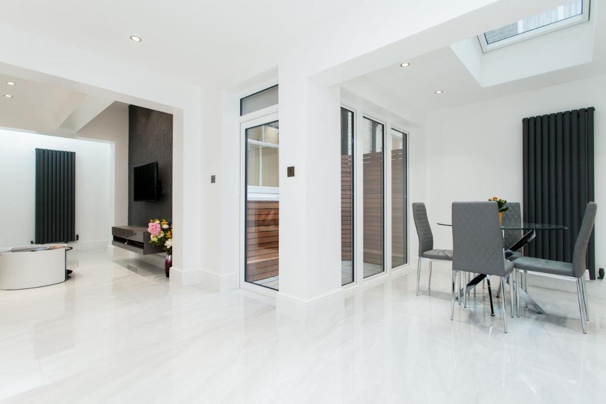 Luxury Escapes @ London Victoria - Housity