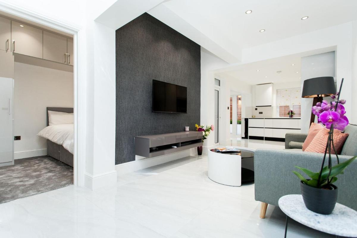 Luxury Escapes @ London Victoria - Housity