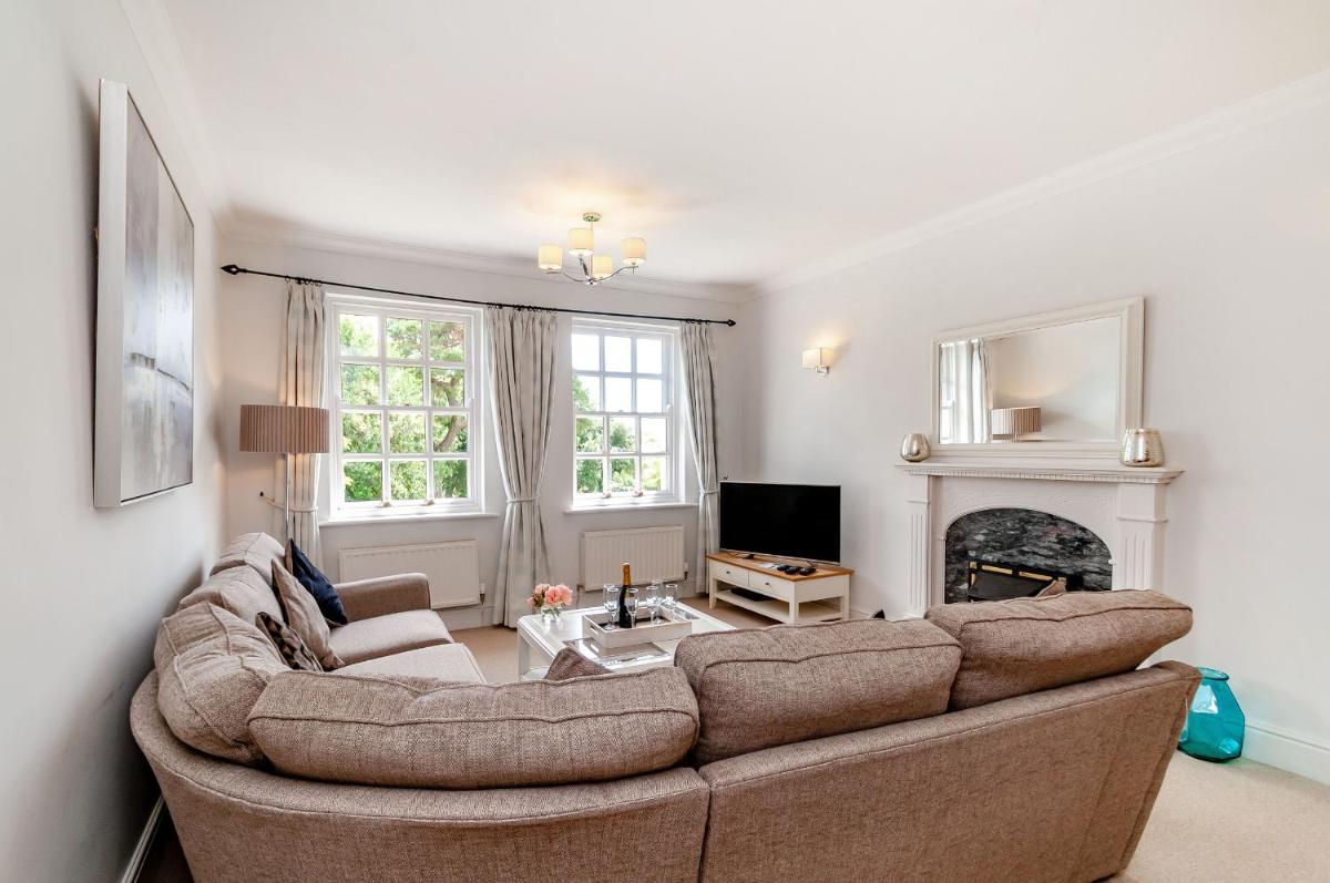 8 Kents Bank House - Housity