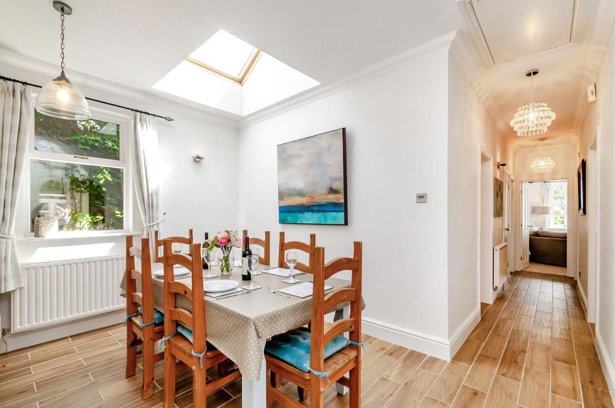8 Kents Bank House - Housity