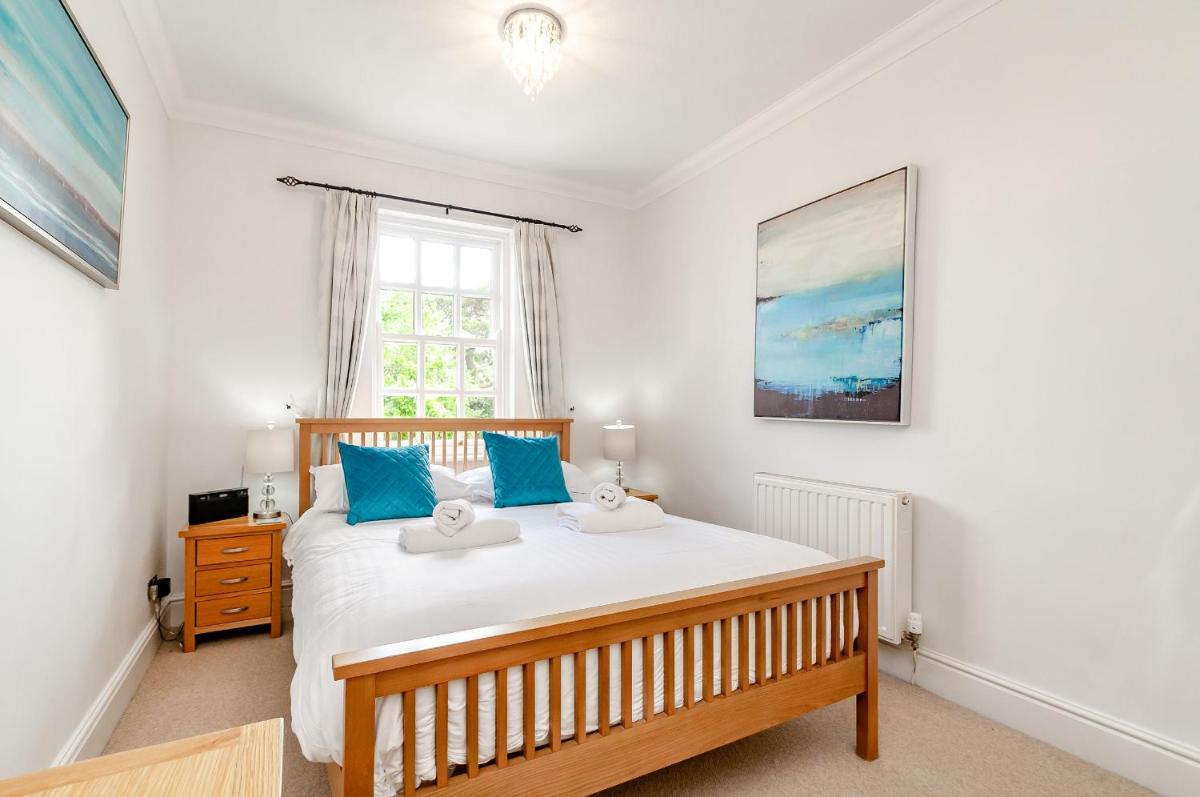 8 Kents Bank House - Housity