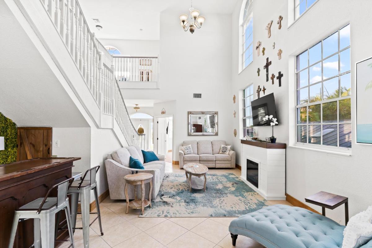 Suitetrails - UPSCALE MANSION IN THE HEART OF MIAMI WITH POOL
