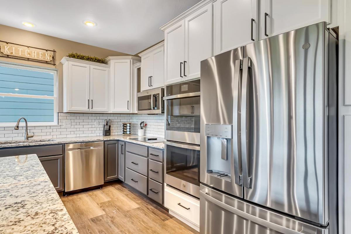 Hook Wine & Sinker home - Housity