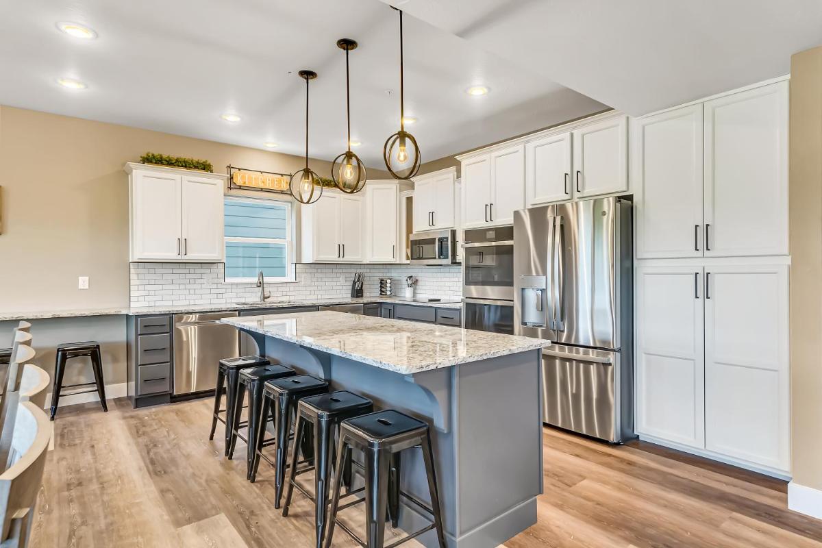 Hook Wine & Sinker home - Housity