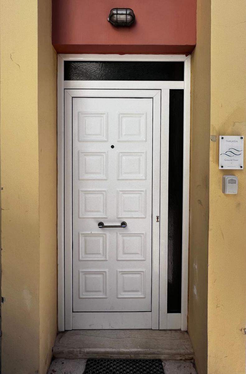 Central Double Room Ground floor - Housity