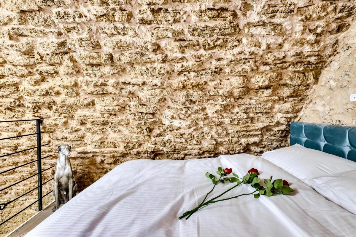 David & Yossef Luxury Rentals - Tel Aviv House Residence - Housity