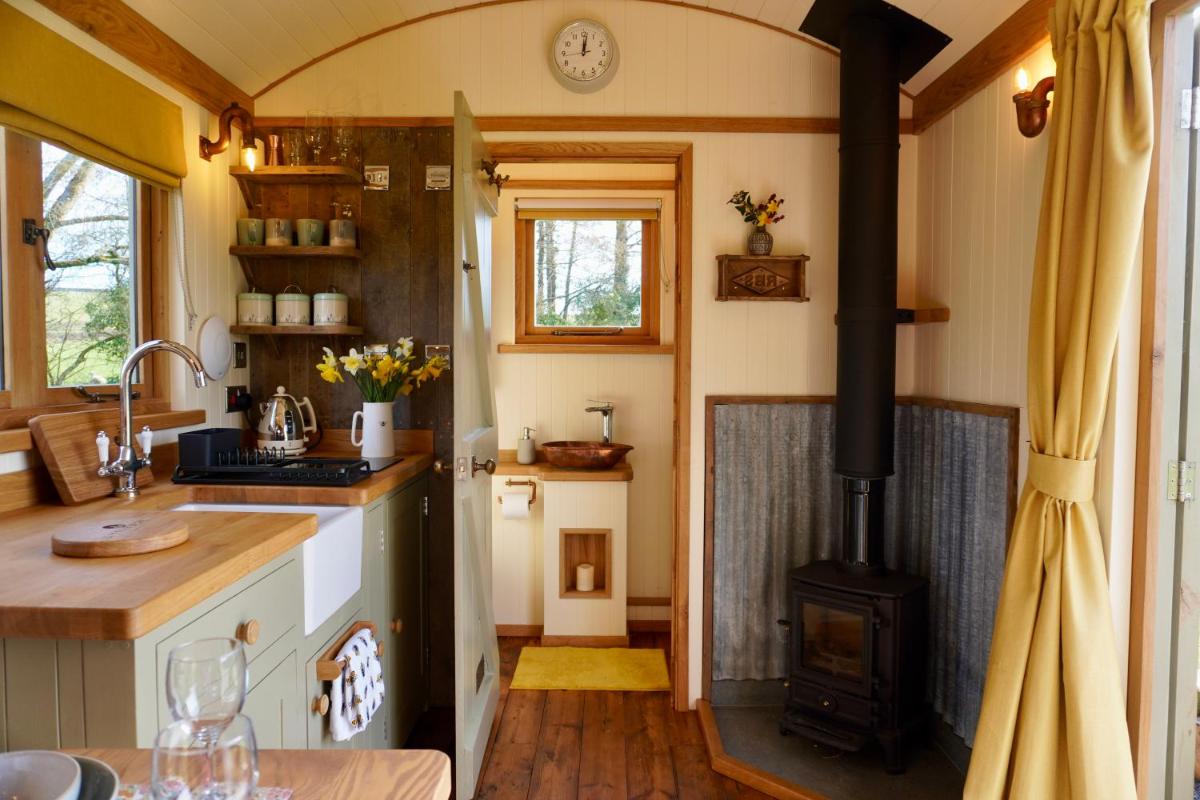 Little Ash Glamping - Luxury Shepherd's Huts - Housity