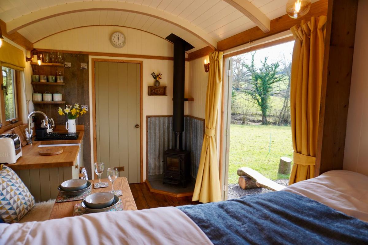 Little Ash Glamping - Luxury Shepherd's Huts - Housity