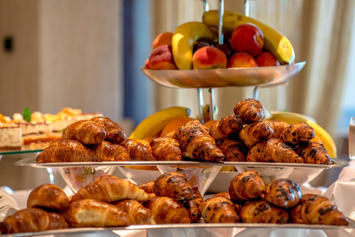 Ambassador Apartments - Housity