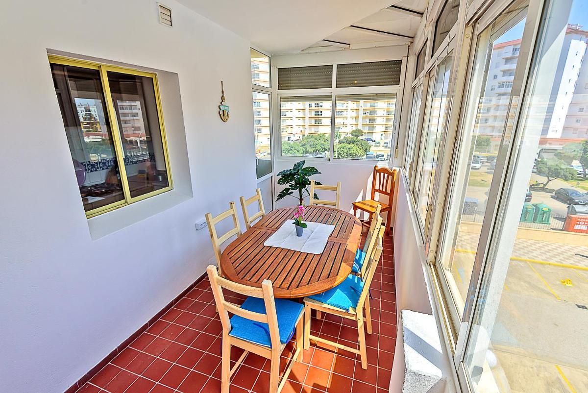 Suitetrails - Ocean View Beach Apartment with Pool & Balconies