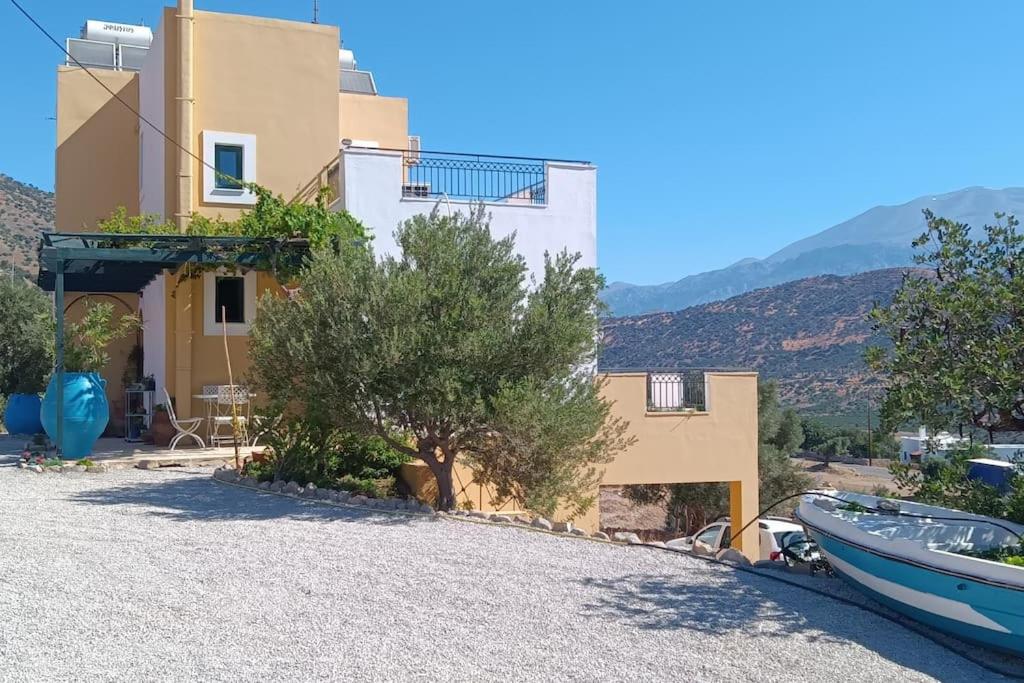 Το σπίτι που σε ταξιδεύει (The dream boat house). - Housity