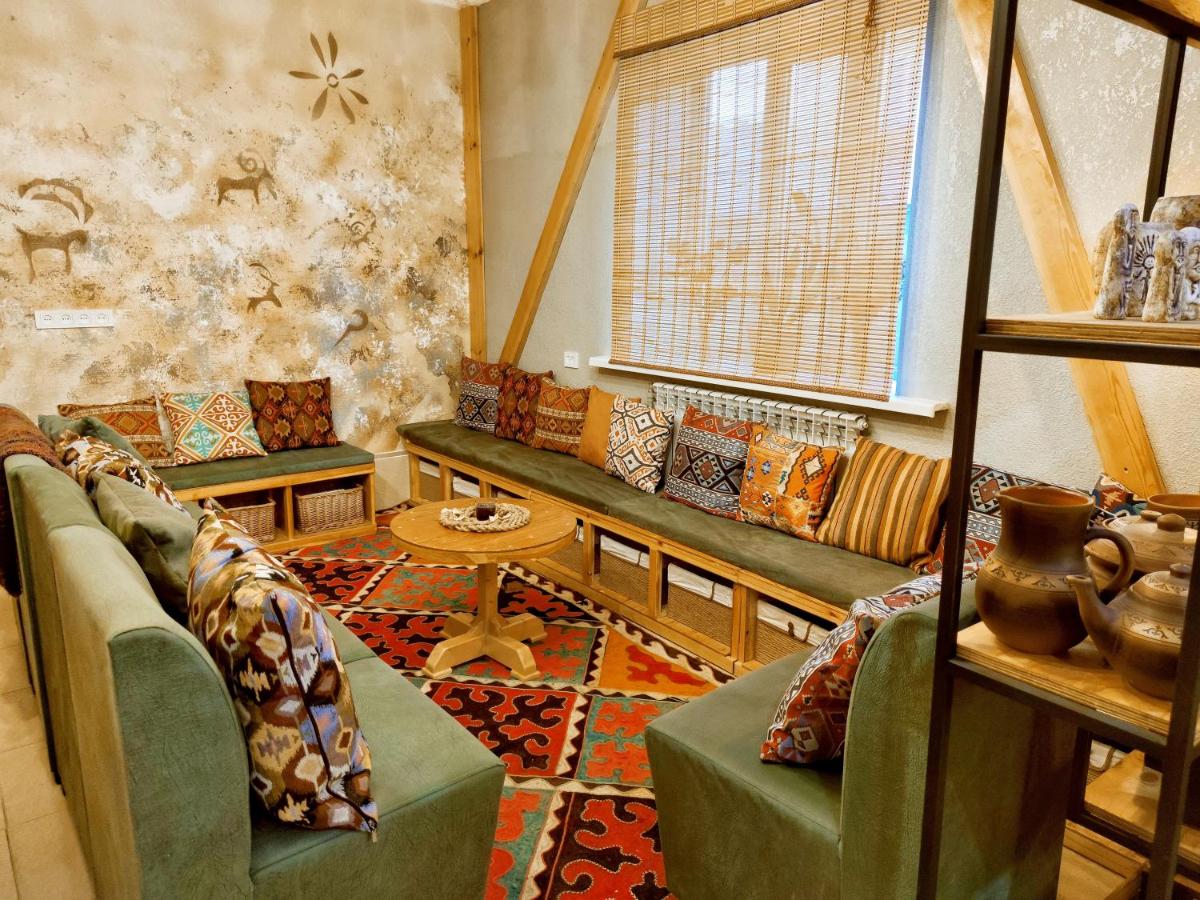 SilkRoad Guesthouse - Housity