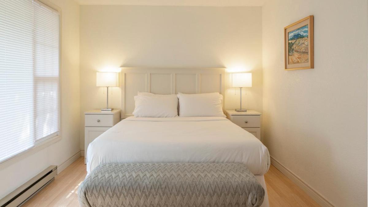 The Village Motel - Housity