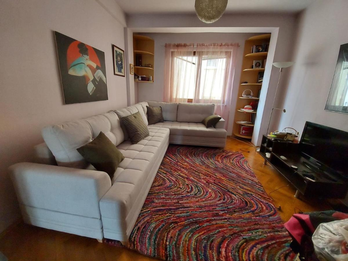 Suitetrails - Lovely and spacious apartment in Prishtina center