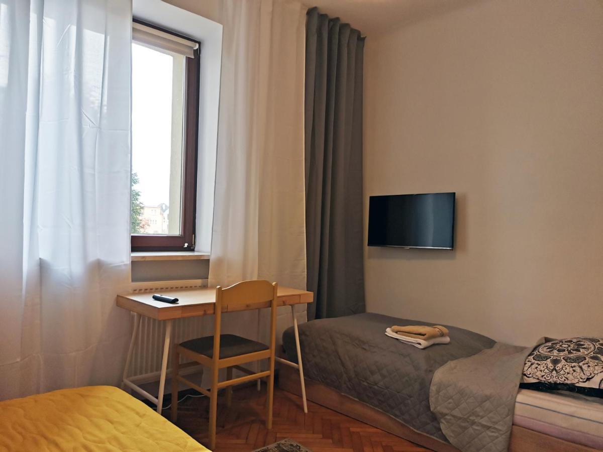 Ohotelik Pensjonat w Poniatowej - Housity
