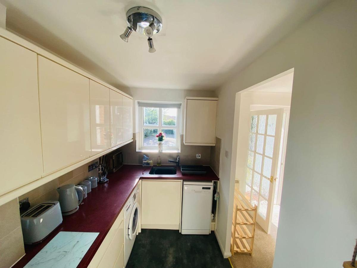 Coastal 2 bedroom maisonette with parking - Housity