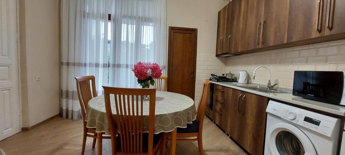 Geo Gogebashvili - Housity