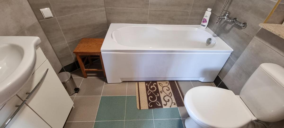 Święty spokój na pięterku - Housity