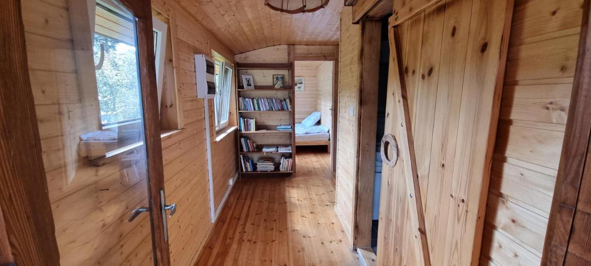 Święty spokój na pięterku - Housity