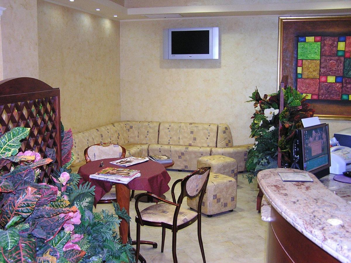 Hotel Mistral - Housity